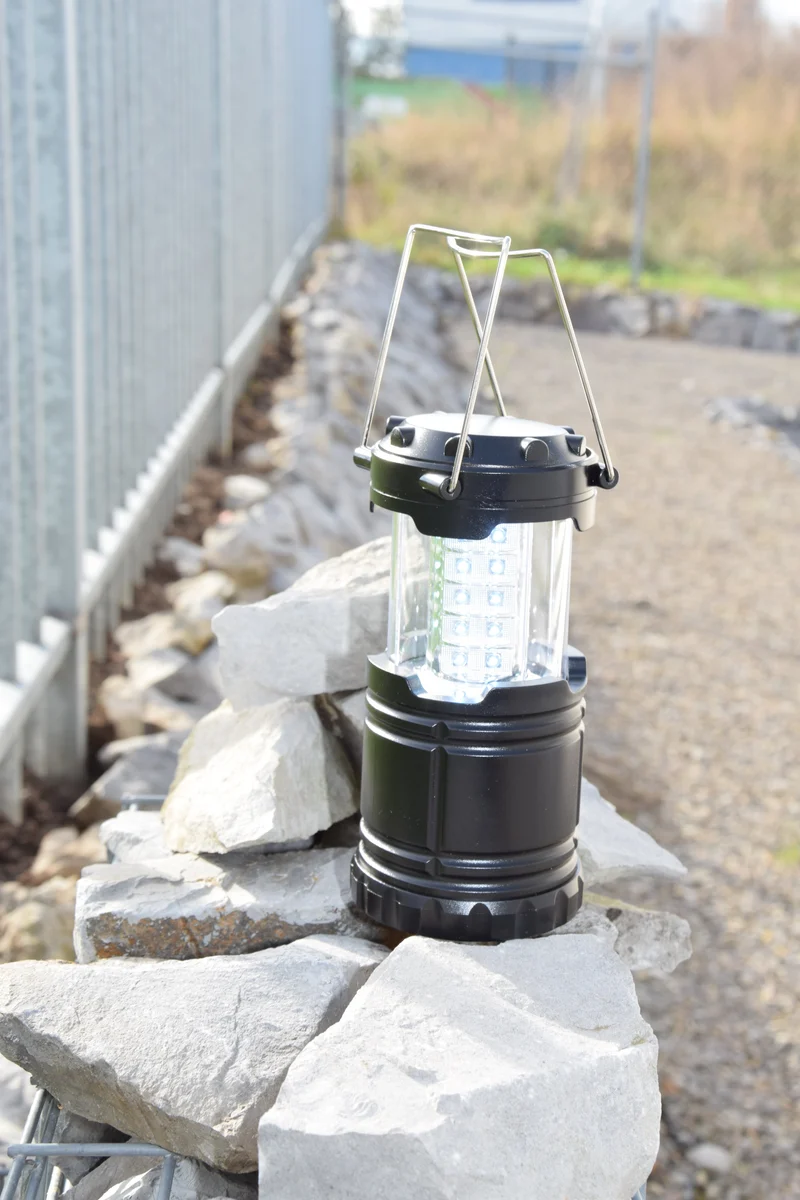 LED Laterne "Camp" - 30 LEDs - stellbar & hängbar - 140 Lumen - schwarz