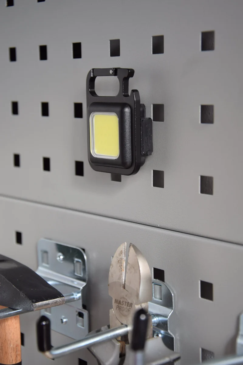 LED Multifunktionsleuchte "Akkuclip" - aufstellbar - hängbar - Magnet auf der Rückseite - ultrahell