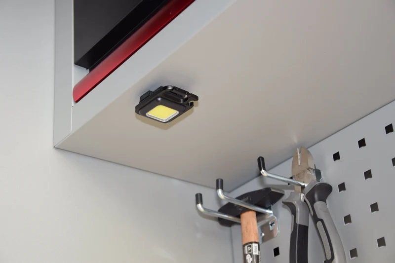 LED Multifunktionsleuchte "Akkuclip" - aufstellbar - hängbar - Magnet auf der Rückseite - ultrahell
