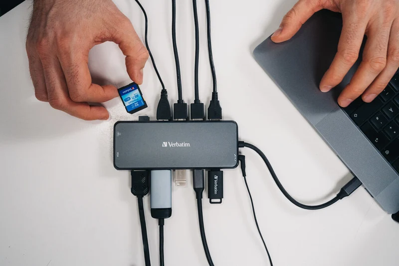 Verbatim Hub, Multiport, CMH-14, 2x USB 2.0-A, 4x USB 3.2-A, 2x USB 3.2-C VGA, 2x HDMI 4K, RJ45, Audio, SD, microSD, USB 3.1-C Kabel, Retail