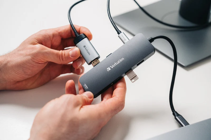 Verbatim Hub, Multiport, CMH-08, 3x USB 3.2-A, USB 3.2-C 2x HDMI 4K, SD, microSD, USB 3.1-C Kabel, Retail