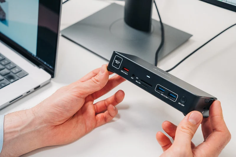 Verbatim Docking Station, USB-C Pro, CDS-15, 15-Port 4x USB 2.0/3.2-A, 2x USB 3.2-C, 2x HDMI 8K, DP, RJ45, Audio, SD, microSD, Retail