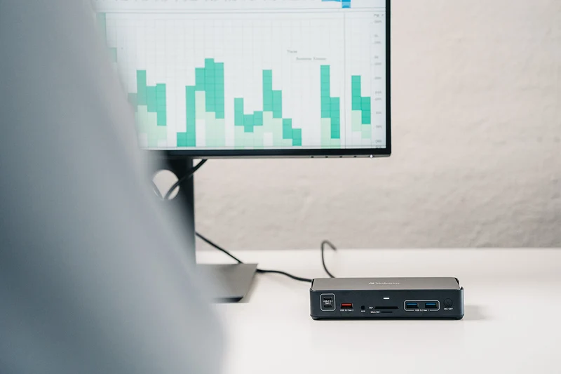 Verbatim Docking Station, USB-C Pro, CDS-15, 15-Port 4x USB 2.0/3.2-A, 2x USB 3.2-C, 2x HDMI 8K, DP, RJ45, Audio, SD, microSD, Retail