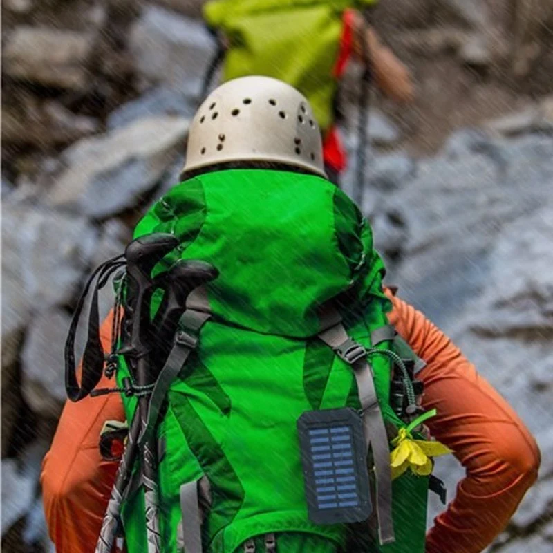 Goobay Outdoor Powerbank 8000mAh mit Solarpanel und Taschenlampenfunktion