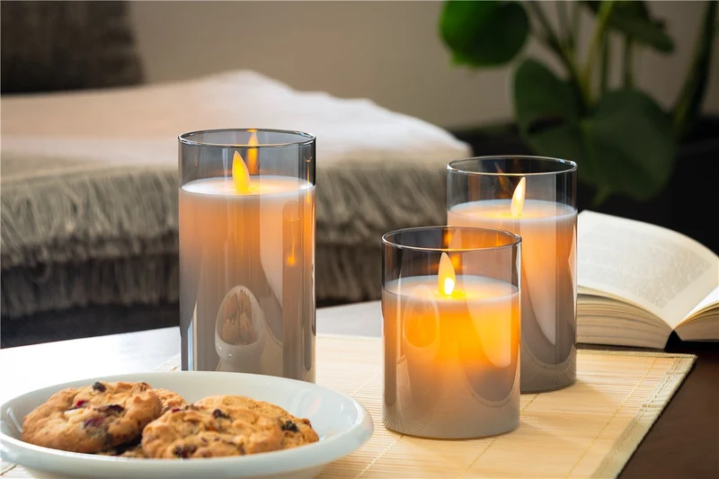 Goobay LED-Echtwachs-Kerze im Glas, 7,5 x 12,5 cm - wunderschöne und sichere Lichtlösung für viele Bereiche wie Haus und Loggia, Büros oder Schulen