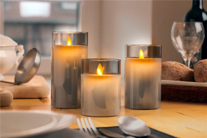 Goobay LED-Echtwachs-Kerze im Glas, 7,5 x 12,5 cm - wunderschöne und sichere Lichtlösung für viele Bereiche wie Haus und Loggia, Büros oder Schulen