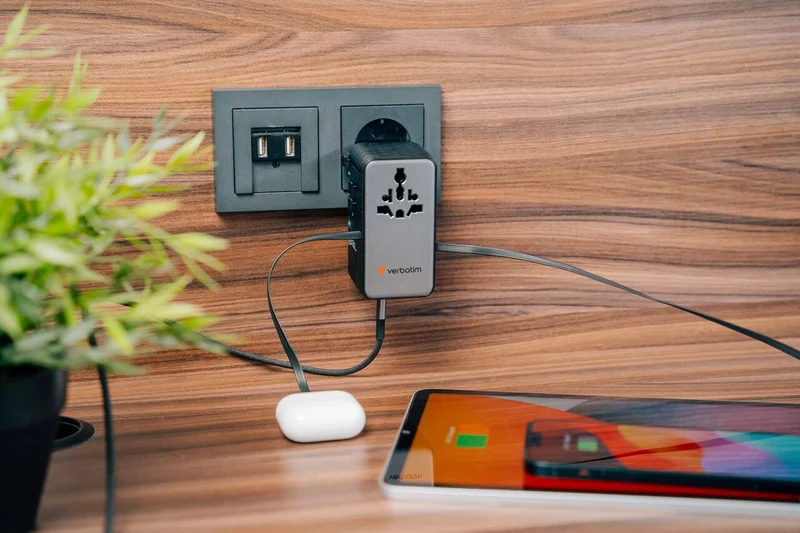 Verbatim Ladeadapter, Charge'n'Travel, GaN III, 70W, 2x USB-C Kabel integriert 1x USB-A QC, 3x USB-C PD, 100-250V, Retail