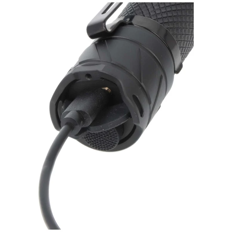 AceBeam L16 2.0 – taktische LED-Taschenlampe mit 5.000 K, 2.100 Lumen und 670 m Reichweite (schwarz)
