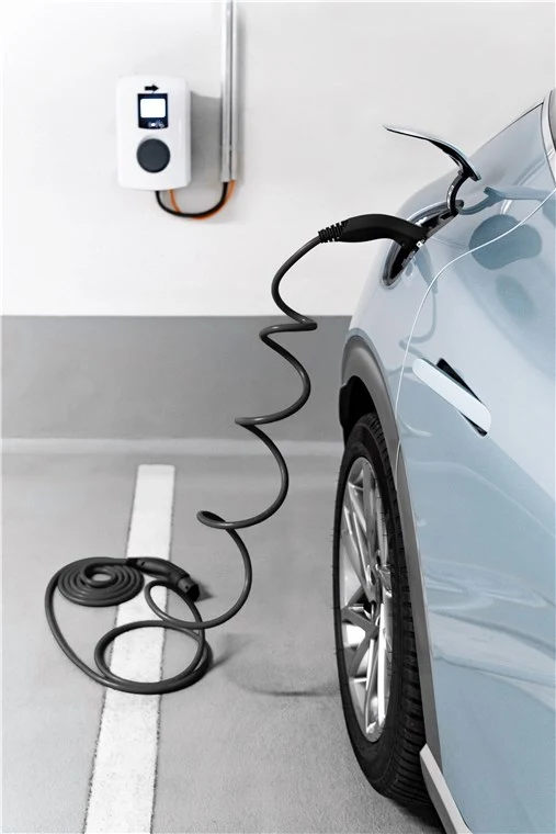 LAPP MOBILITY Selbstaufrollendes Ladekabel Typ 2, bis zu 22 kW, 7 m, schwarz - (5555934054) 32 A, 3-phasig, zum Laden von Hybrid- und Elektroautos mit Typ-2-Anschluss