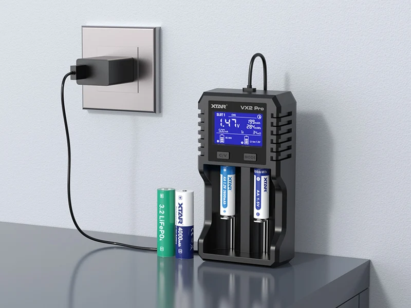 Xtar VX2 Pro – Universelles Analyse Ladegerät für 1,5V; 3,6 - 3,7V Li-Ion; 3,2V LiFePO4 & 1,2V Ni-MH Akkus