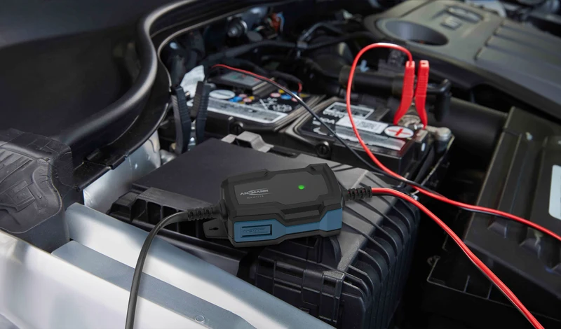 Ansmann BC 6-12V/1A 5-Stufen Kfz-Ladegerät mit automatischer Spannungserkennung für 6V und 12V Blei-Säure-, Blei-Gel- und Blei-Vlies-Batterien