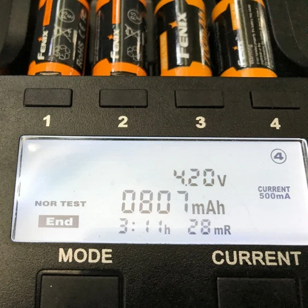 Fenix CR123 A Li-ion Batterie wiederaufladbar 3,6-3,7 Volt min.700mAh, typisch 760mAh, max. 820mAh, 35x16mm mit AkkuShop Transportbox