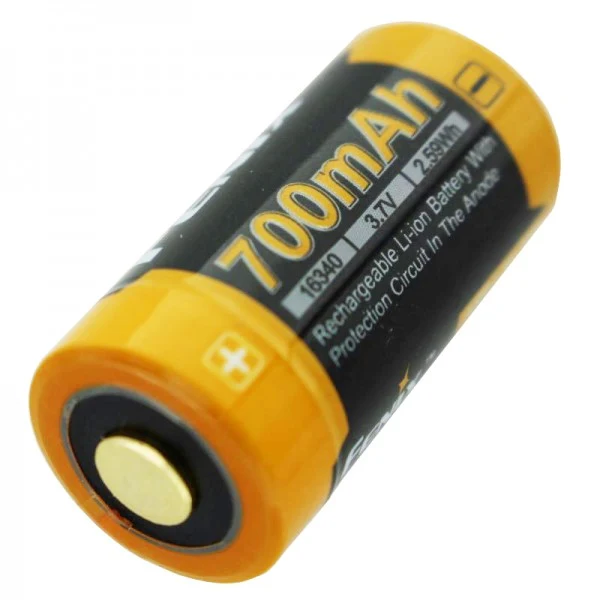 4 Stück Li-ion Akku mit 3,7 Volt, min. 700mAh, typisch 760mAh, max. 820mAh Kapazität inkl. AkkuBox ideal für Überwachungskamera Arlo und LED-Taschenlampen