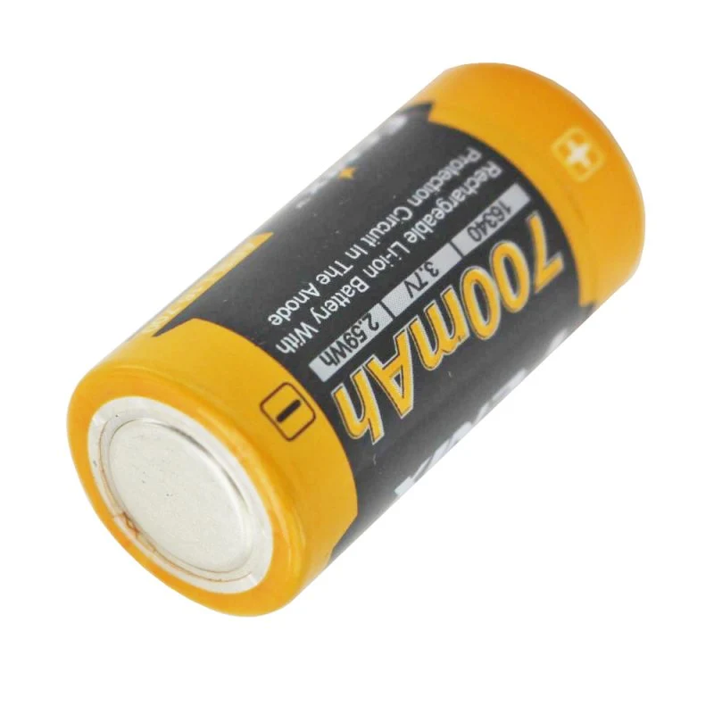 AccuCell Li-Ion Schnellladegerät mit Einzelkanalsteuerung inkl. 4 Stück CR123A Li-Ion Akku 760mAh und 1x AccuCell AccuSafe