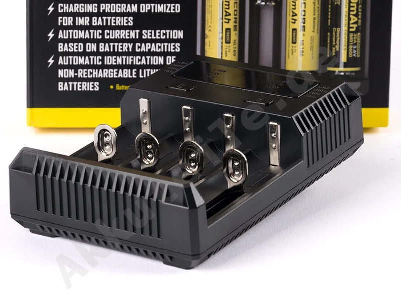 Nitecore Sysmax NEW i4 - intelligentes Ladegerät für Li-Ion, LiFePo4 und Ni-MH Akkus